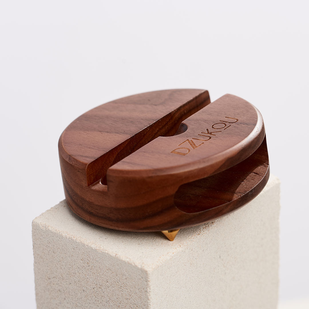 The Squirrel – Wooden Phone Stand and Amplifier