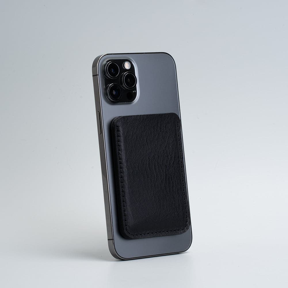 Slim Italian Leather MagSafe Wallet – Minimalist & Magnetic